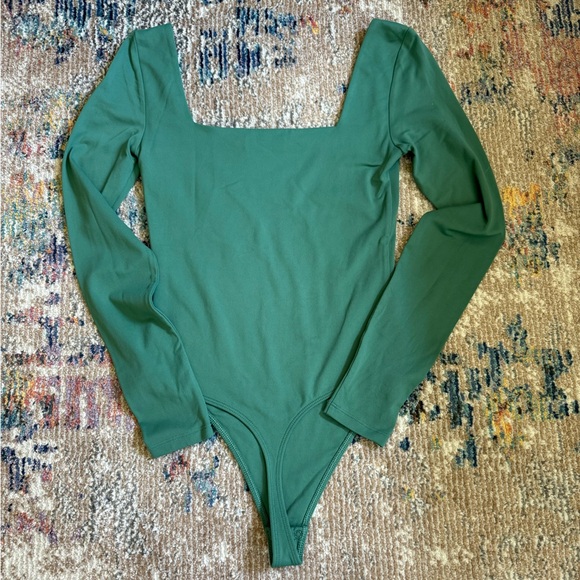Aritzia Babaton Contour square neck bodysuit - Picture 3 of 4